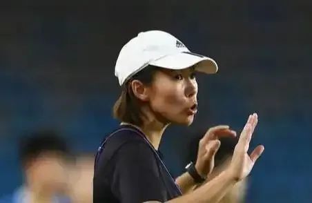 众场合, 地批评过足, 的教练员 众场合, 地批评过足, 的教练员